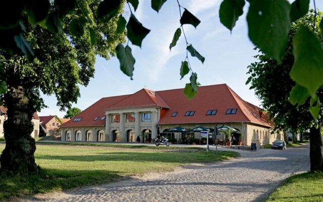 Remise & Westflügel Schloss Stolpe
