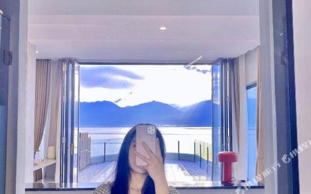 Yunzhiguo Yunduan Lakeview Holiday Hotel