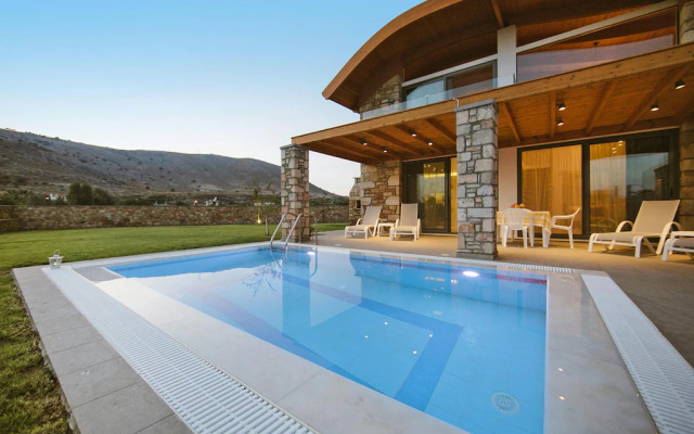 Semi-detached house, Lardos