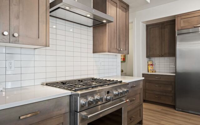 Hello Sunshine 6 Bedroom Home