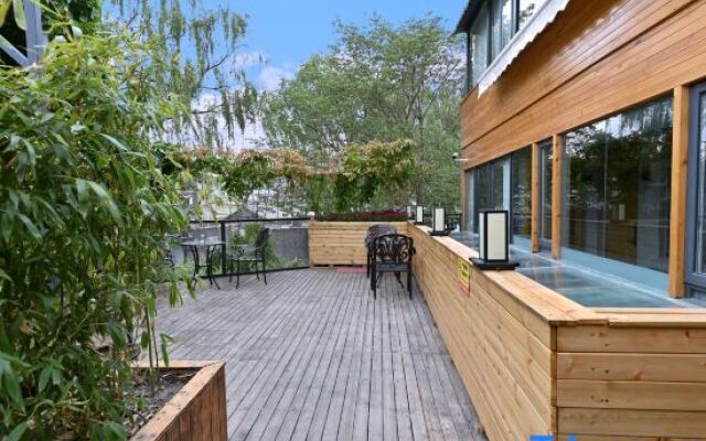 Xihai Bamboo Courtyard (Houhai Jishuitan Subway Station)