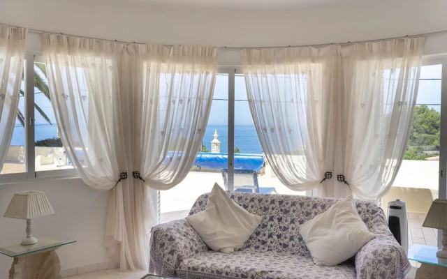 Silver Beautiful 4 Bedroom Vila Just Steps TO TH