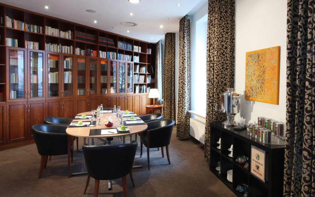Lindner Hotel Frankfurt Main Plaza, part of JdV by Hyatt