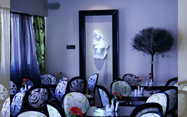 Ionis Art Hotel