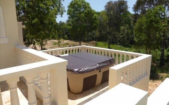 Touch of elegance! 6 Bedroom near the beach