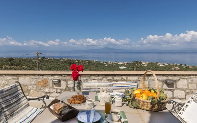 Majestic Chateau - Spectacular Seascapes & Pool