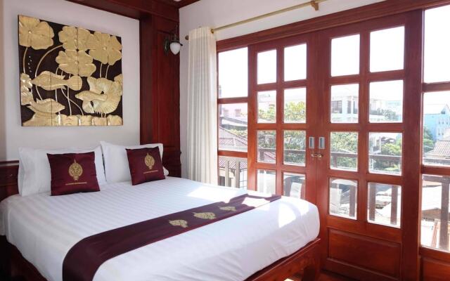 Manorom Classy Hotel