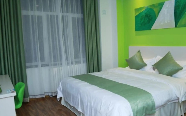 Shell Chengde Longhua County Xingzhou Road Hotel