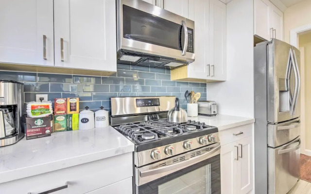 Sunny Oakland Retreat w/ Patio & Cute Garden!