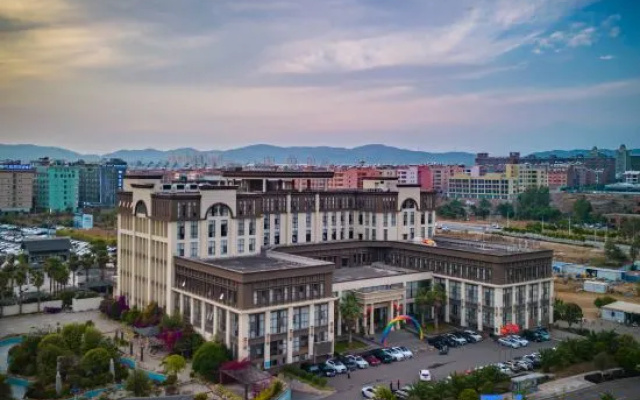 Jiulong Hot Spring Holiday Hotel