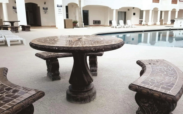 Laos Mar Hotel & Suites