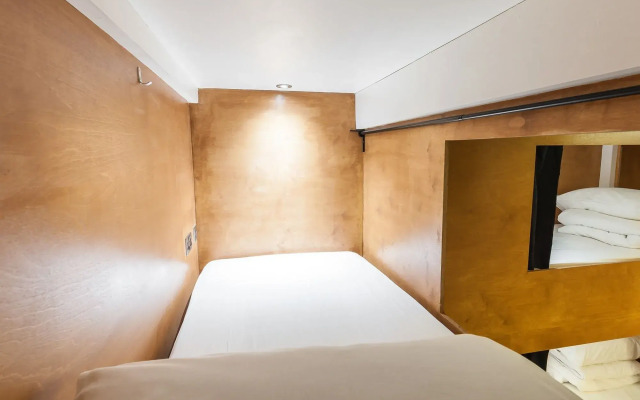 Revolver ApartHotel