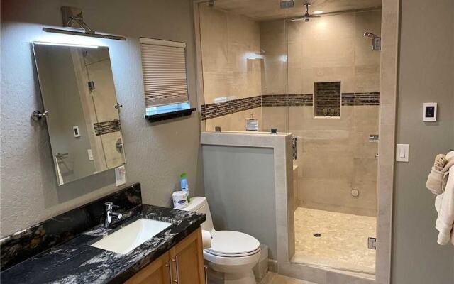 2040 Venice - 3 Br hHome