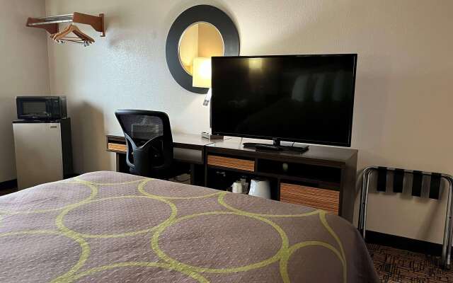 Super 8 by Wyndham Indianapolis/Emerson Ave