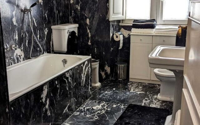 Beautiful 2-bed Apartment in Roma