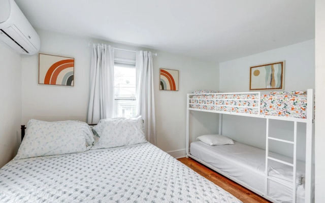 Walkable Dtwn Townhome Near Campus & Palmer Square