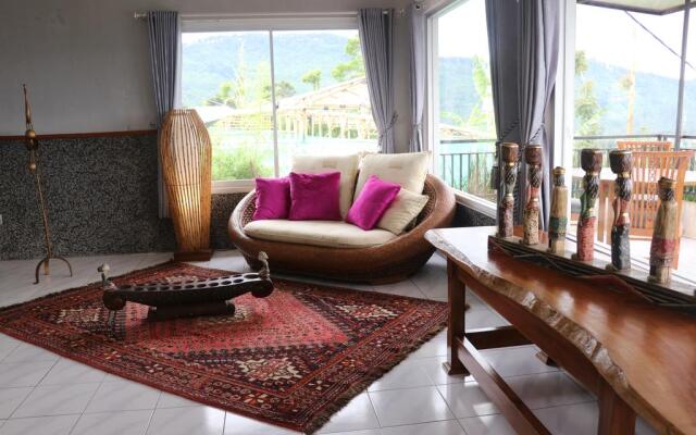 Mulberry Hill by The Lodge