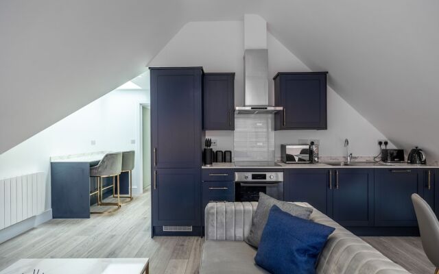 Impeccable 2-bed Apartment in Camberley