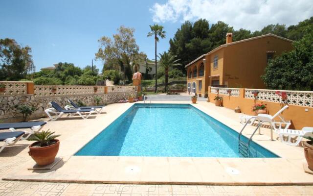 Mariros - pretty holiday property with garden and private pool in Moraira