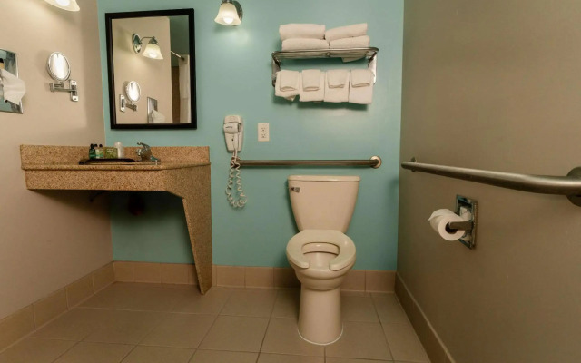 Gateway Hotel & Suites, Ascend Hotel Collection