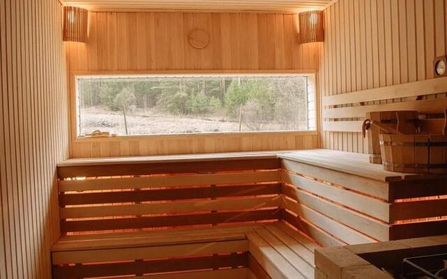 Valley Sunny, Everest Building