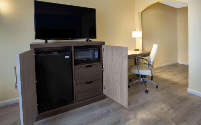 Days Inn by Wyndham Airport - Phoenix