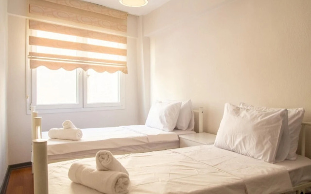 Vibrant and Central Flat Near Kordon in Alsancak