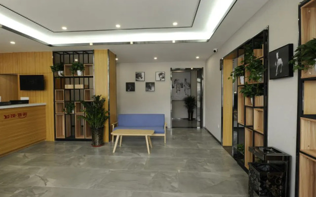 Junyi chain hotel (Xin'an Vocational Education Center store)