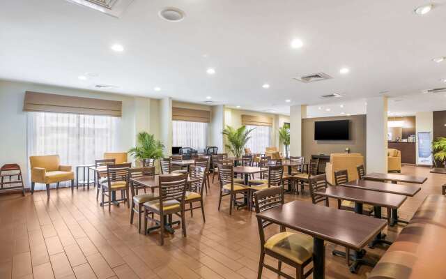 Sleep Inn & Suites