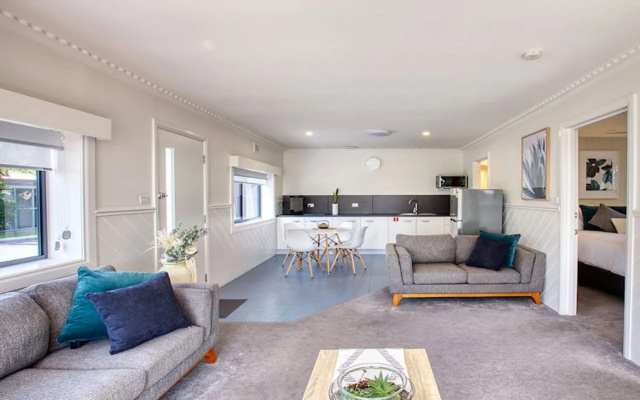 Georges Bay Apartments – Guest Rooms – St Helens