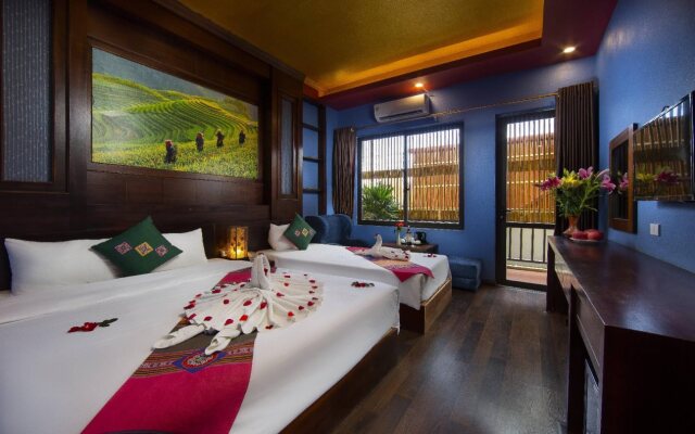 Saparis Hotel