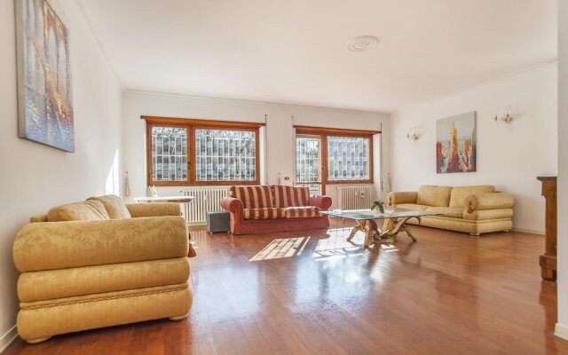 Eur Luminous And Large Family Terrace Apartment