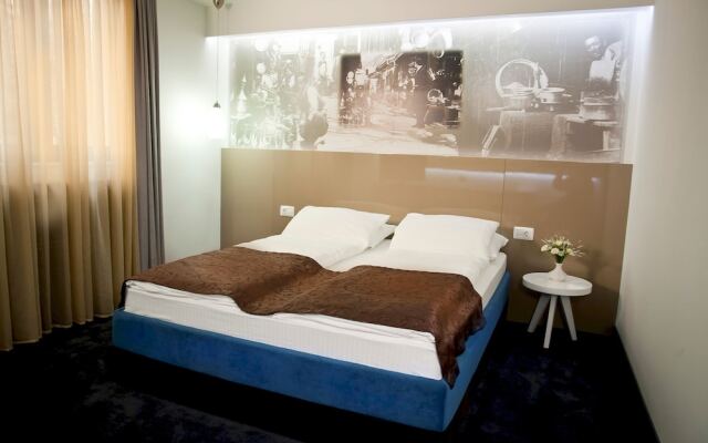 Bright Serviced Apartment With Breakfast bar