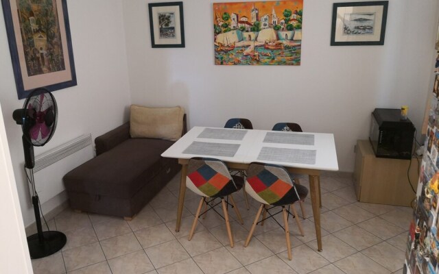 The Nice Dreams Guesthouse