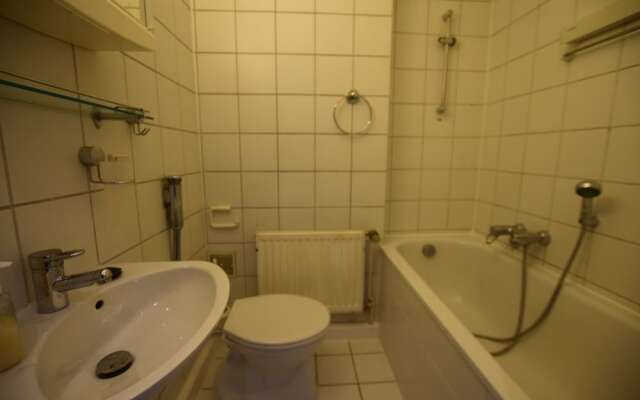 Tolstov-Hotels Big Room Apartment