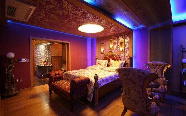 PalmValley Pool Villa Resort