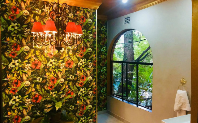 Shangri-La Country Hotel