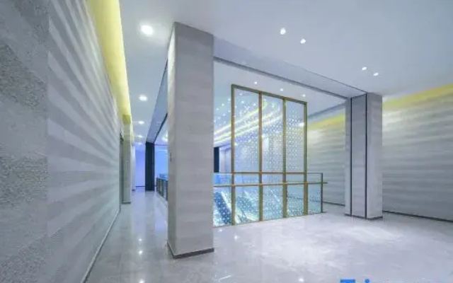 Shenyang North Station South Square Light Residence Hotel