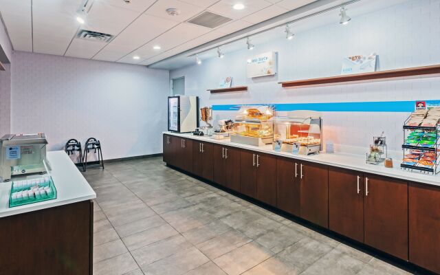 Holiday Inn Express & Suites Coffeyville by IHG