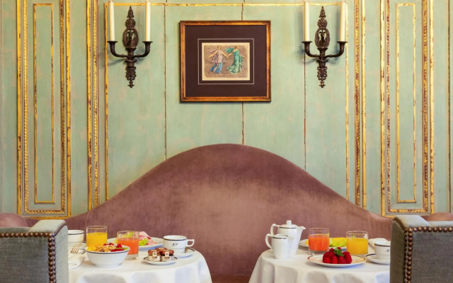 Le Dokhan’s Paris Arc de Triomphe, a Tribute Portfolio Hotel