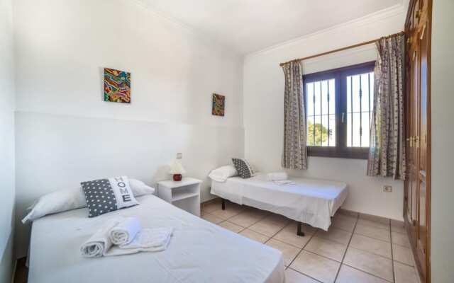 Villa - 6 Bedrooms with Pool and WiFi - 106408