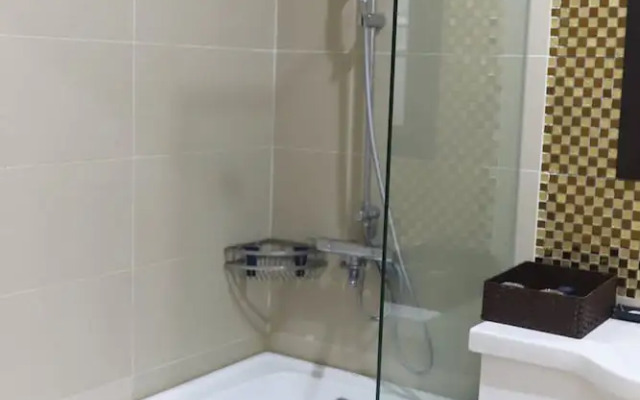 Luxe Paradise Suites Dich Vong Hau