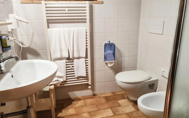 Farmhouse in Marche With Pool & Wine Tours