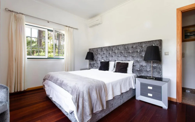 Aroeira Villa Sleeps 10 With Pool