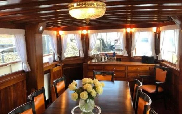 Hotelschiff Nedeva Bremen