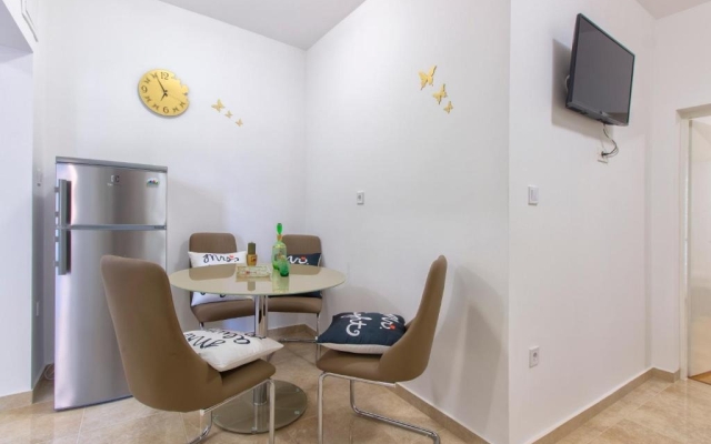 Apartment Mila - 100m from the sea: A3 Brodarica, Riviera Sibenik