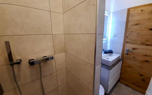Apartment Gold