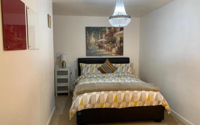 2 Bedroom Immaculate and Stunning Charles Space