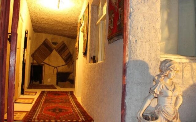 Stay In Peace Cave Hostel