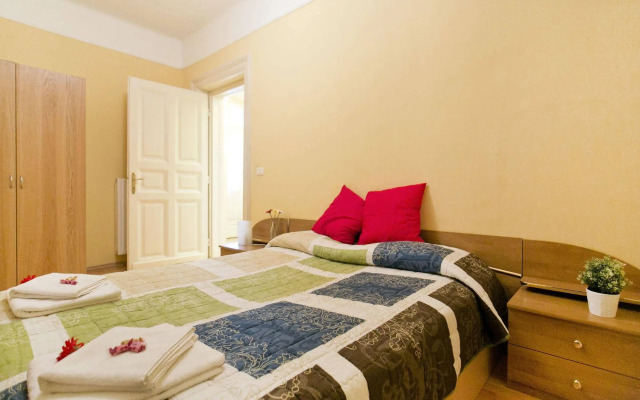 Dandy Deluxe Apartments